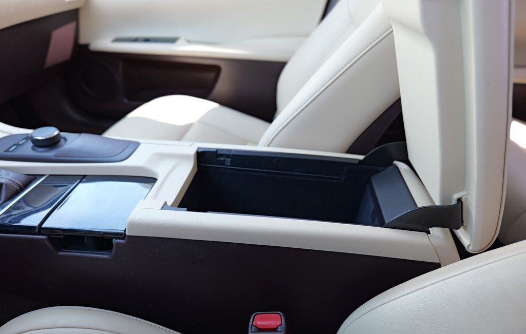 2017 Lexus ES Image 40