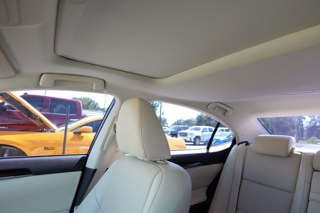 2017 Lexus ES Image 42