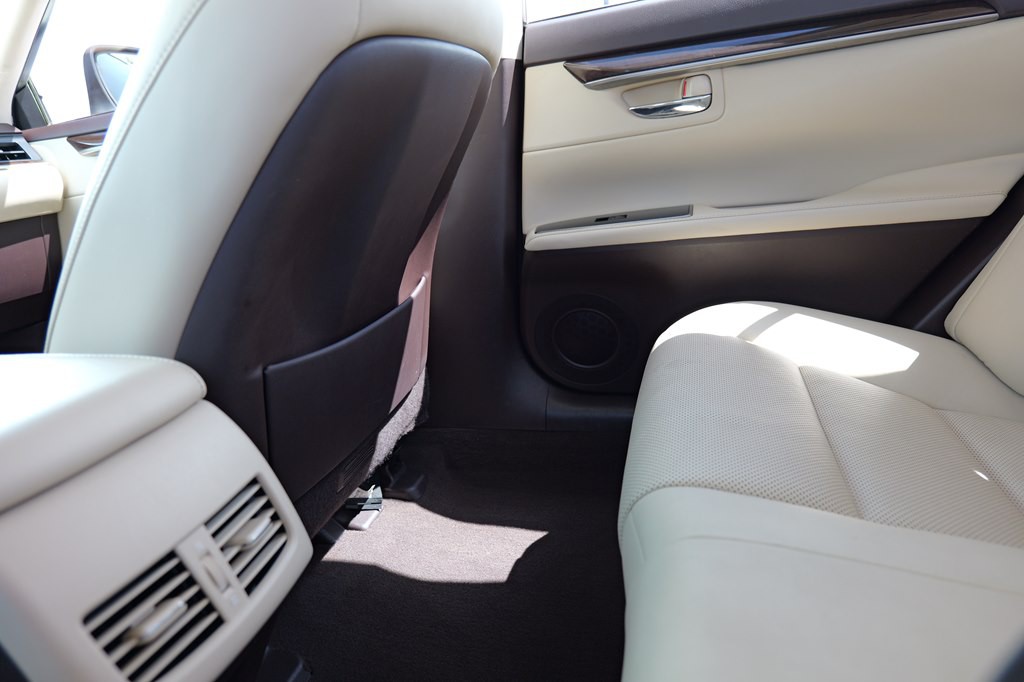 2017 Lexus ES Image 44
