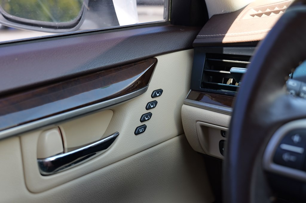 2017 Lexus ES Image 47
