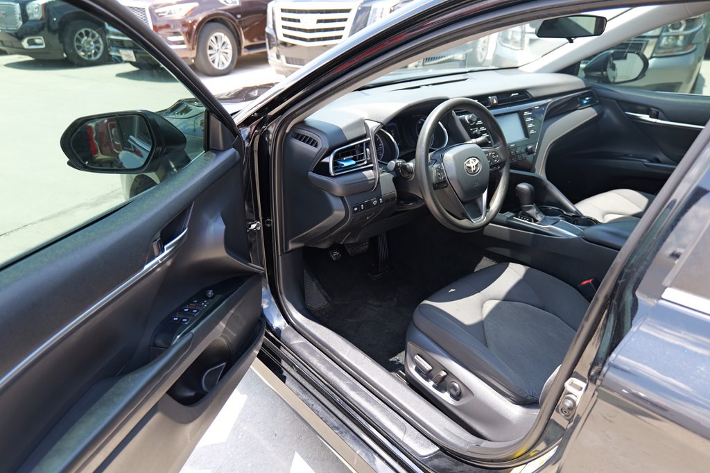 2020 Toyota Camry Image 17
