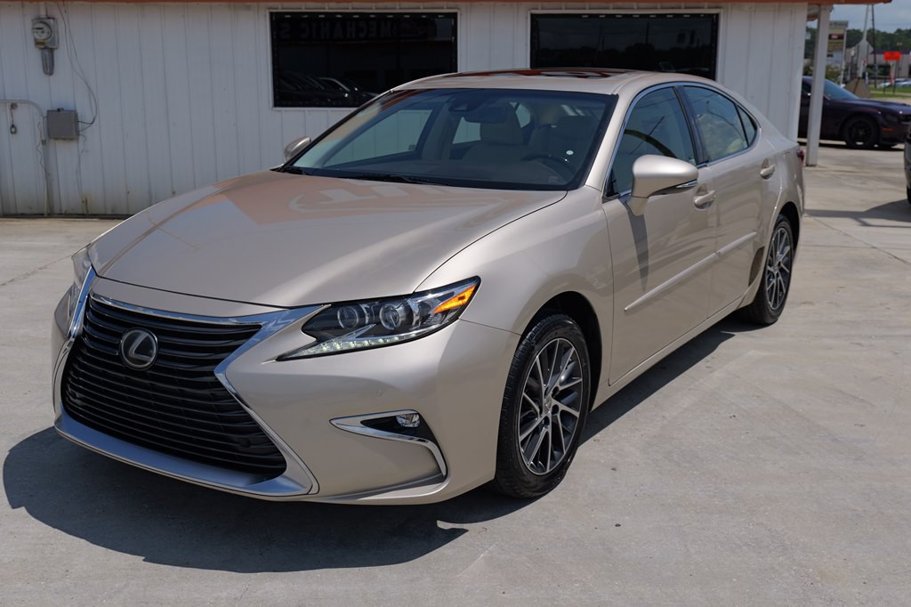 2016 Lexus ES Image 2