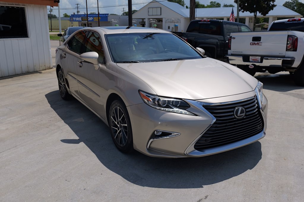 2016 Lexus ES Image 5