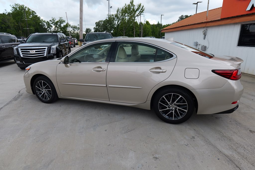 2016 Lexus ES Image 10