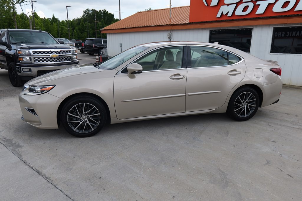 2016 Lexus ES Image 11