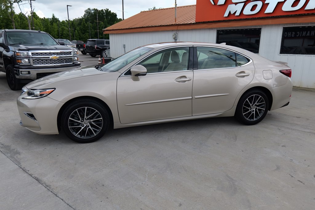 2016 Lexus ES Image 12