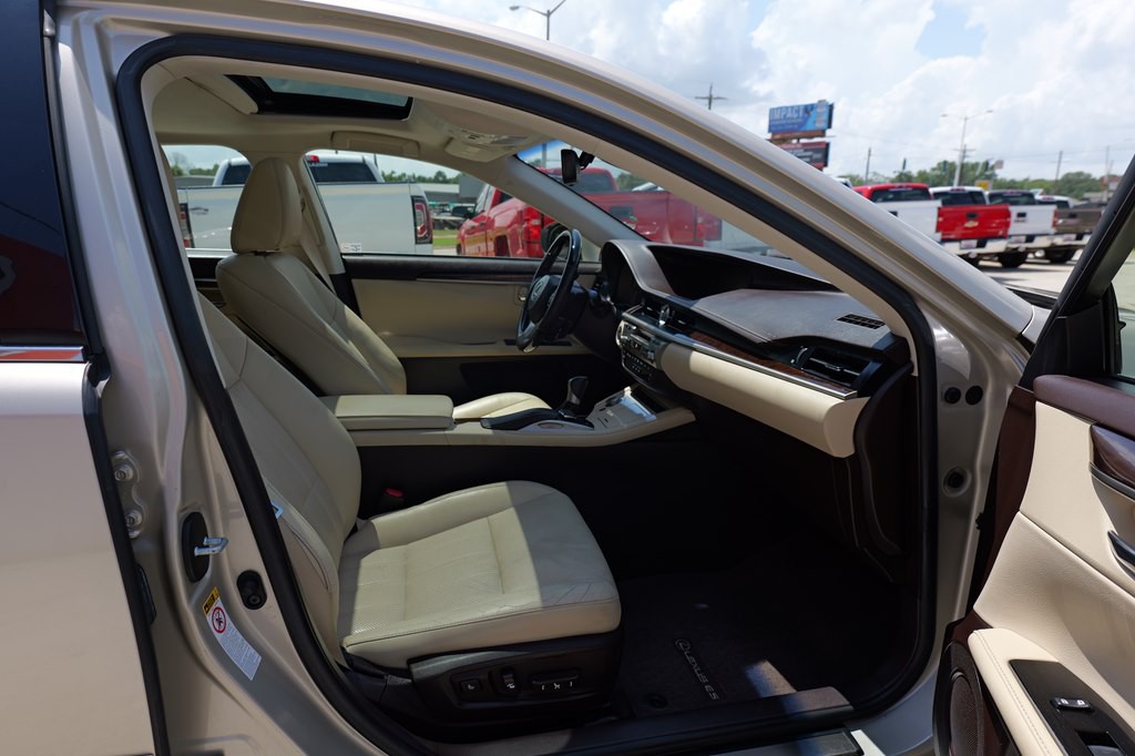 2016 Lexus ES Image 14