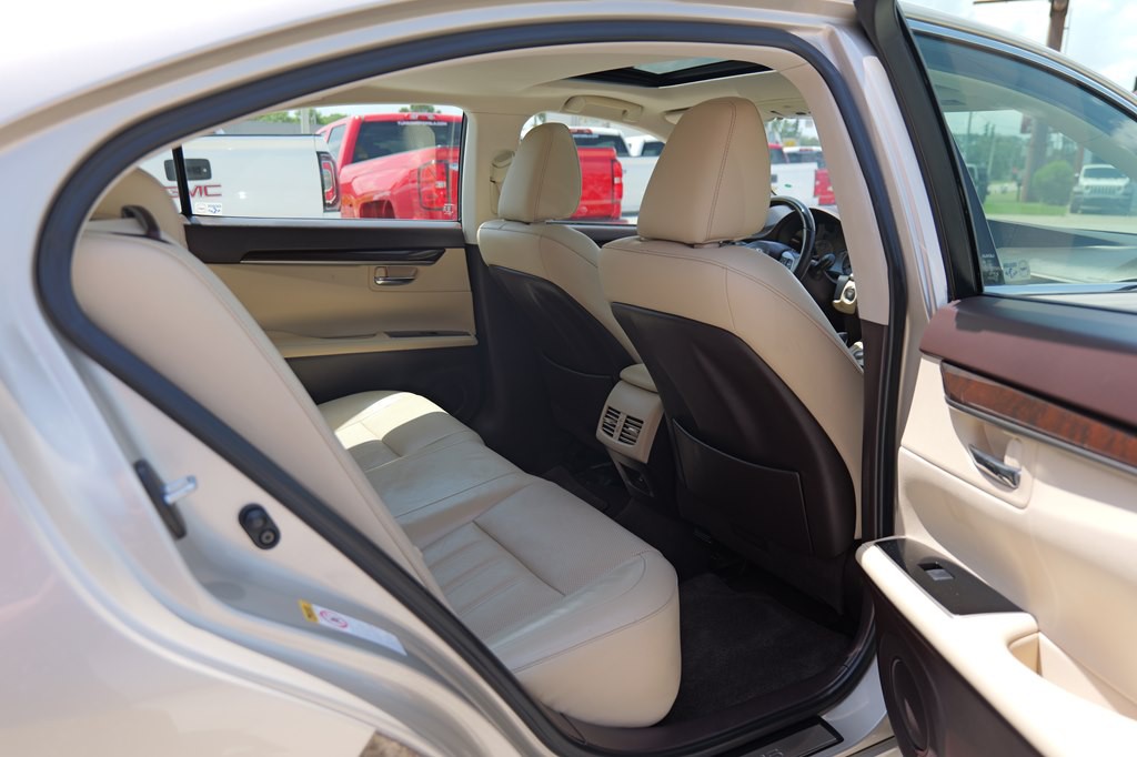 2016 Lexus ES Image 18