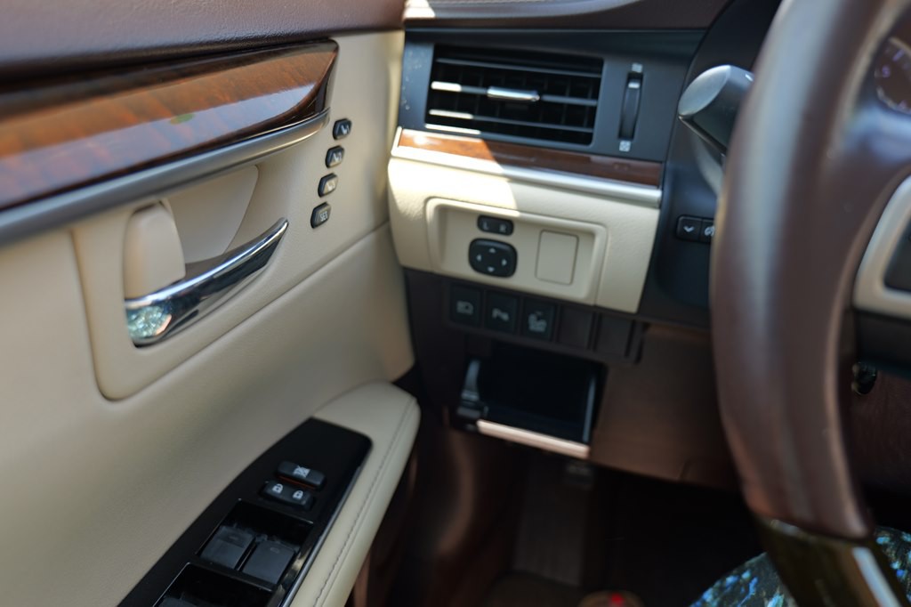 2016 Lexus ES Image 22