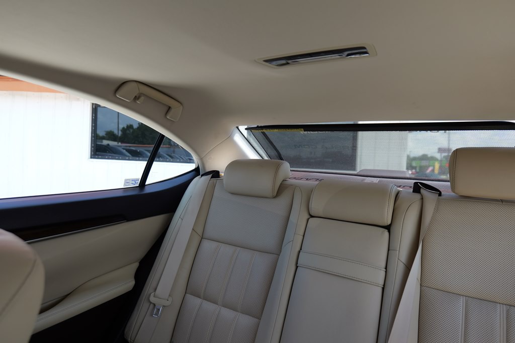 2016 Lexus ES Image 33