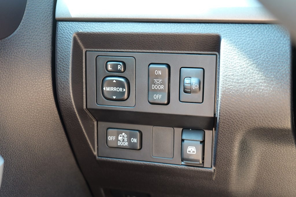 2016 Toyota Tundra Image 35