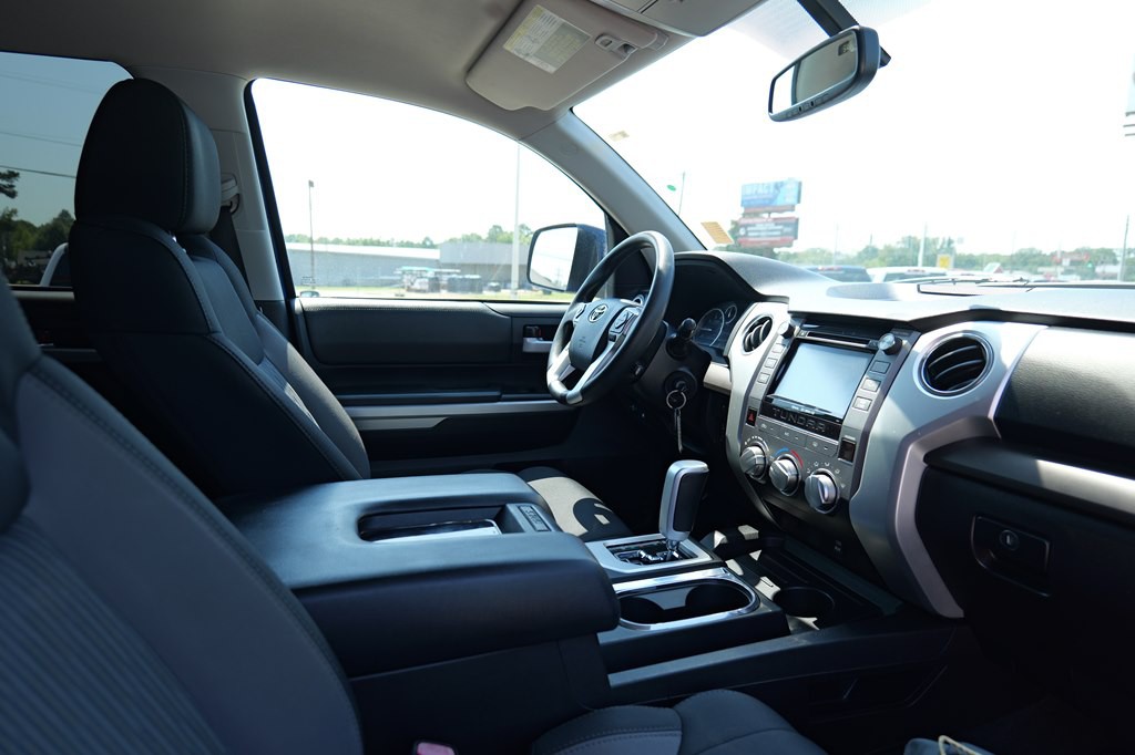2016 Toyota Tundra Image 38