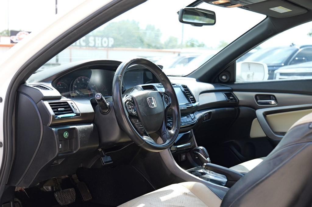 2016 Honda Accord Image 18