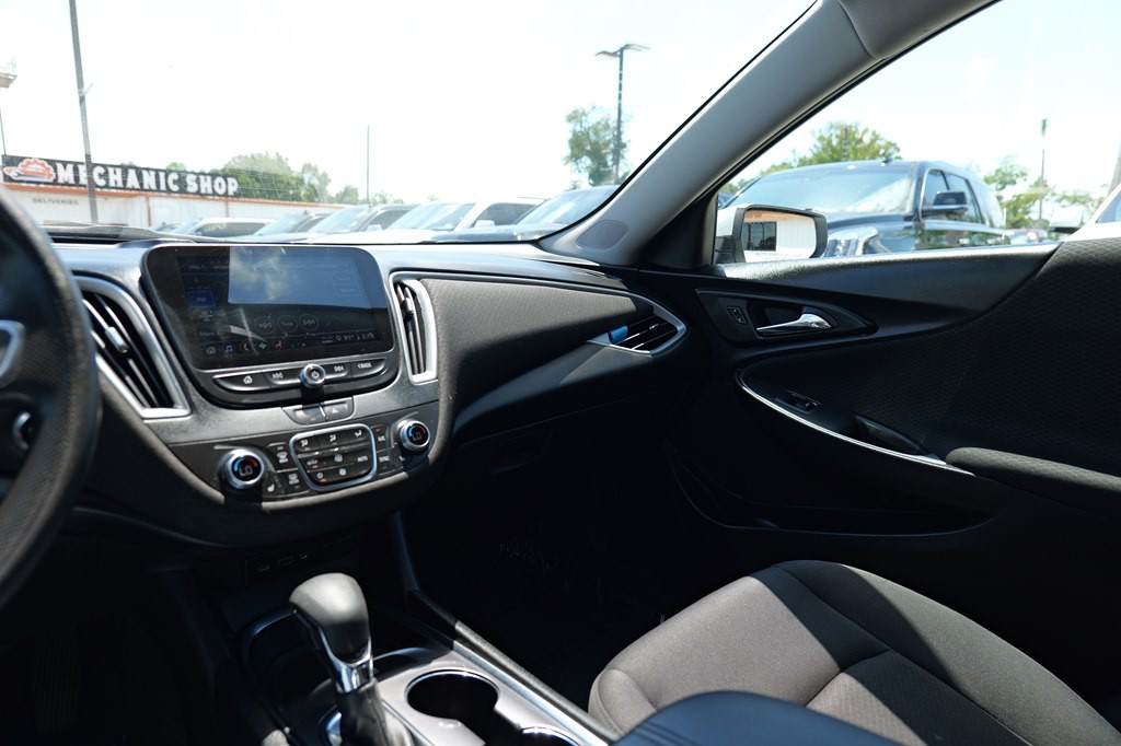 2022 Chevrolet Malibu Image 30