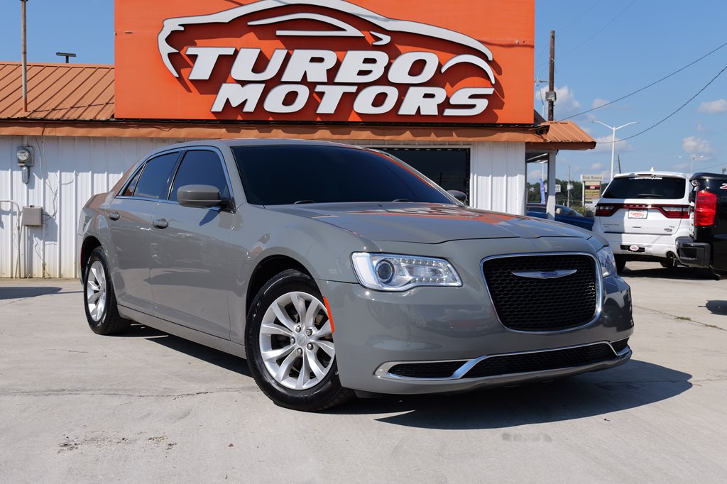 2019 Chrysler 300 Image 2