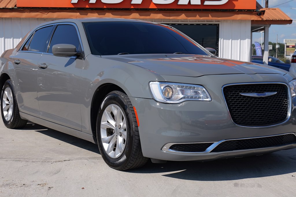 2019 Chrysler 300 Image 6