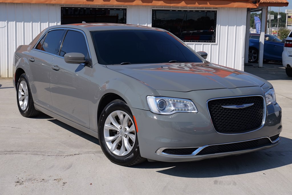 2019 Chrysler 300 Image 7