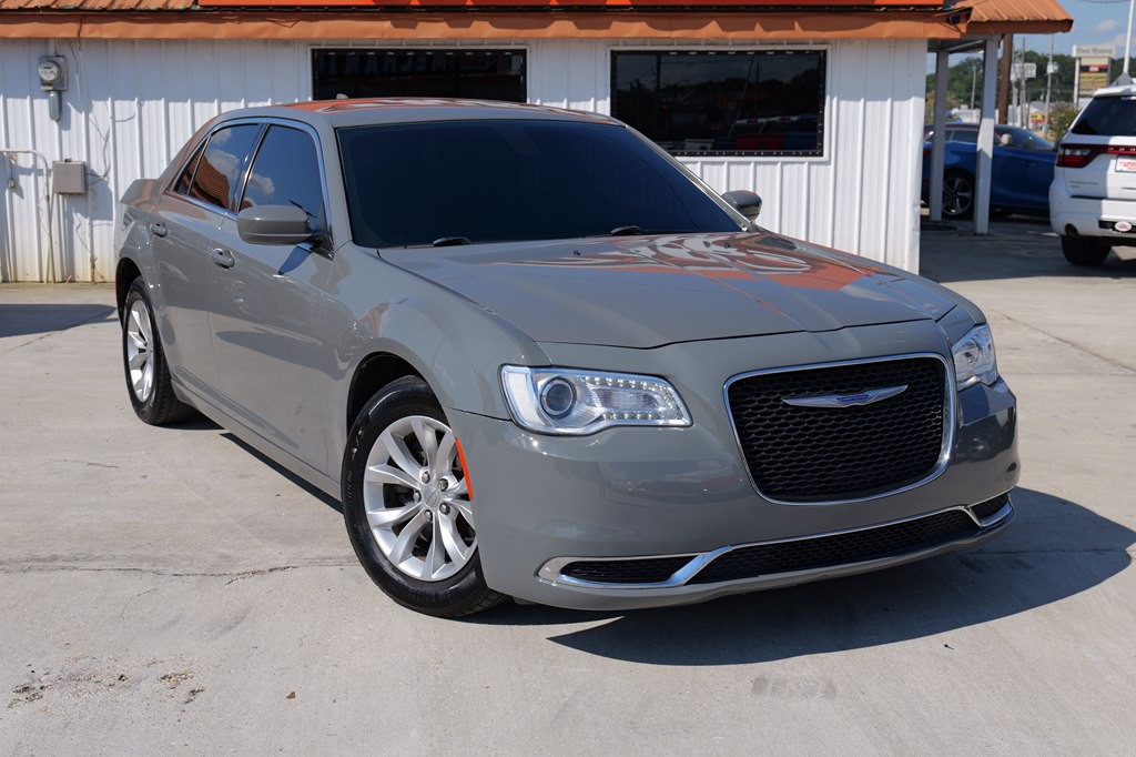 2019 Chrysler 300 Image 8