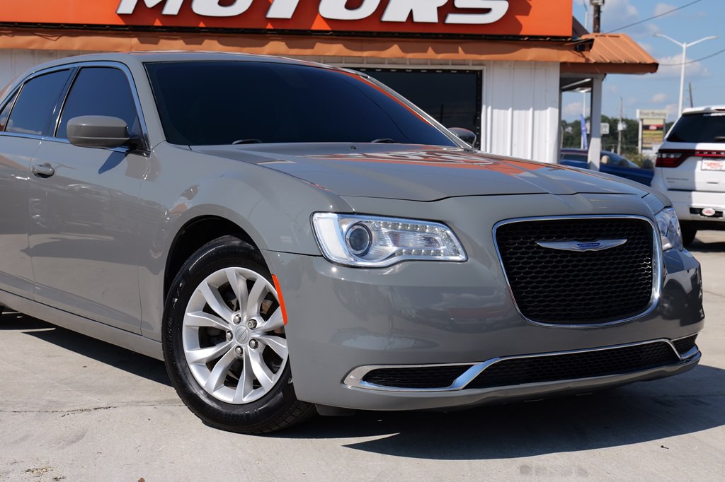 2019 Chrysler 300 Image 9