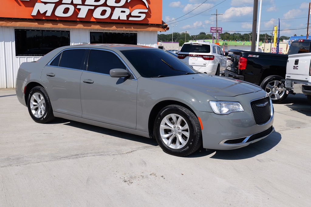 2019 Chrysler 300 Image 11