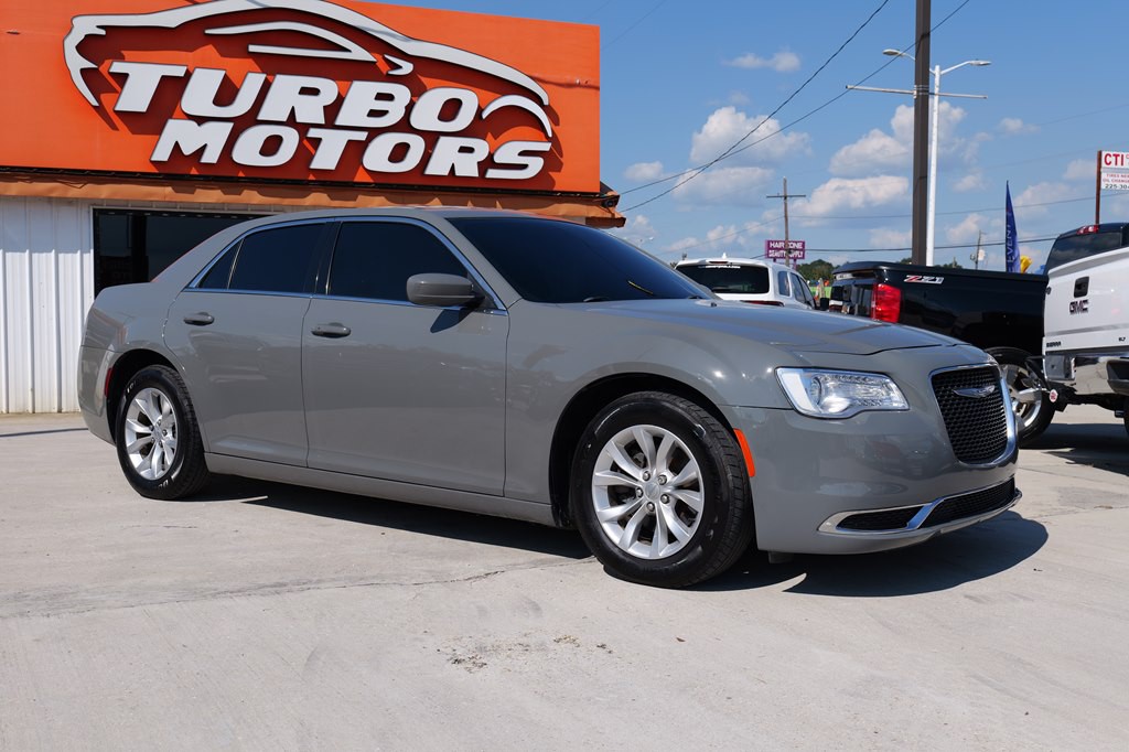 2019 Chrysler 300 Image 12