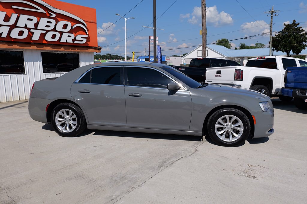 2019 Chrysler 300 Image 13