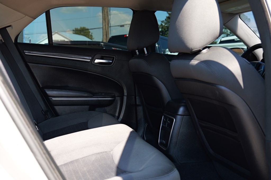 2019 Chrysler 300 Image 15