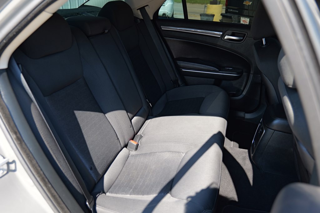 2019 Chrysler 300 Image 16