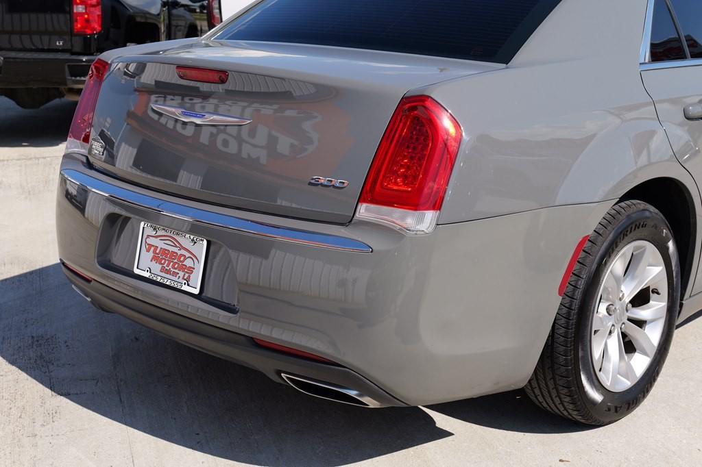 2019 Chrysler 300 Image 18