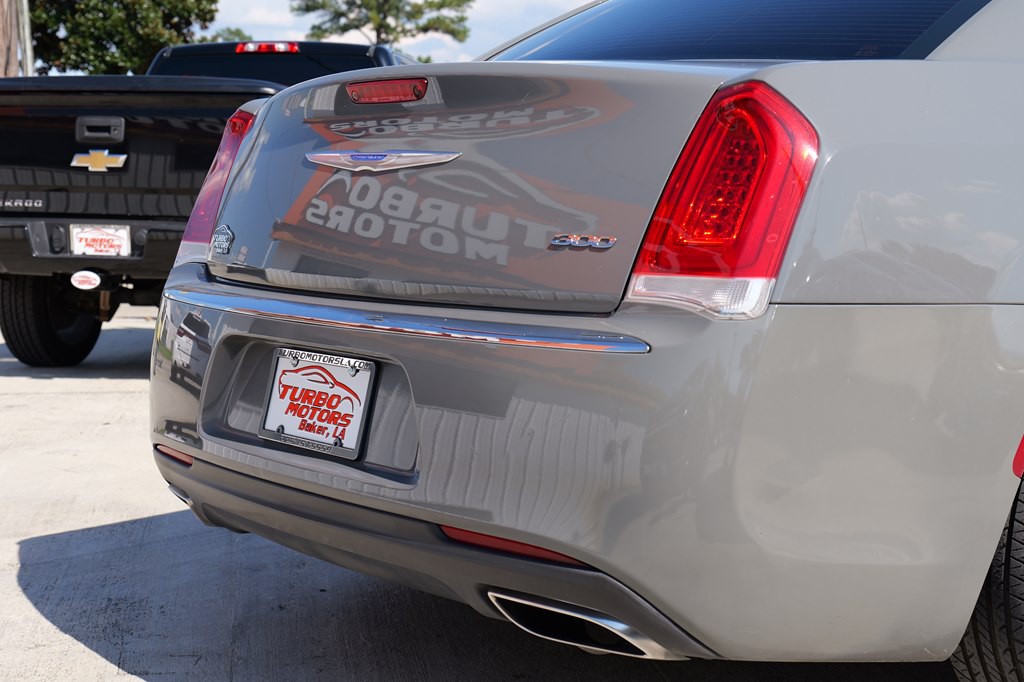 2019 Chrysler 300 Image 19