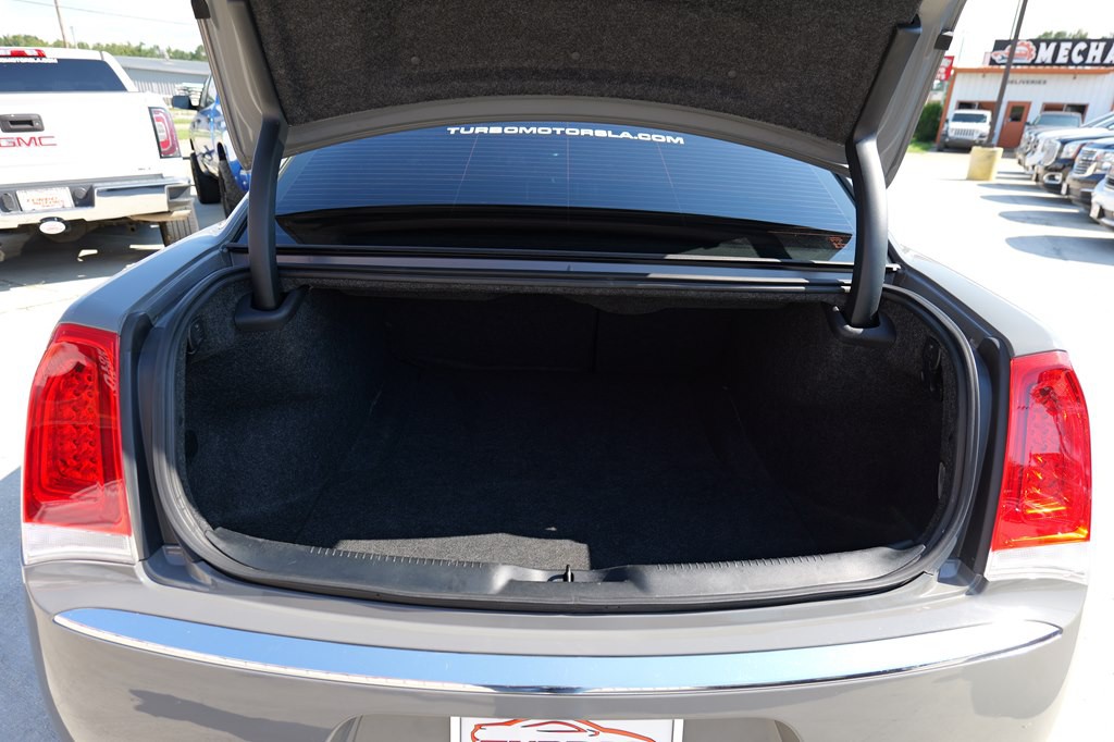 2019 Chrysler 300 Image 24