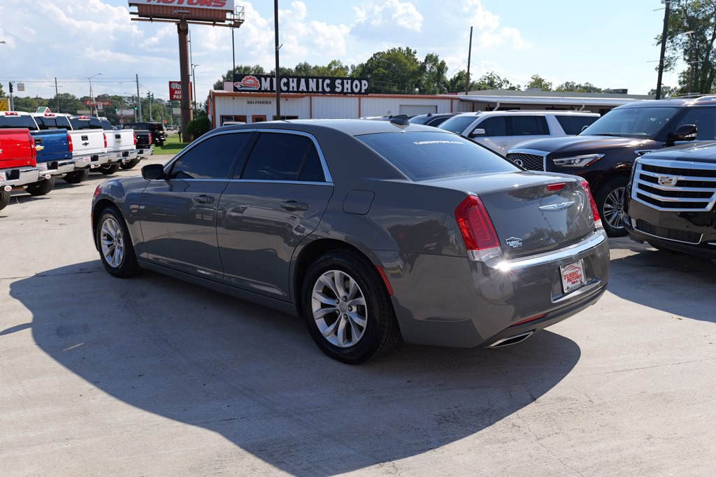 2019 Chrysler 300 Image 26