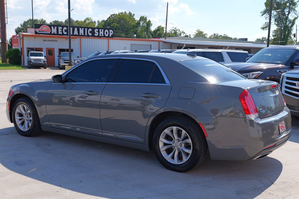 2019 Chrysler 300 Image 27