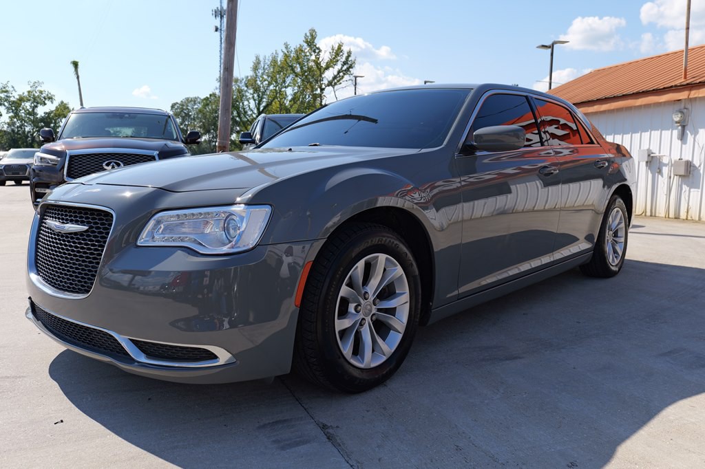 2019 Chrysler 300 Image 32