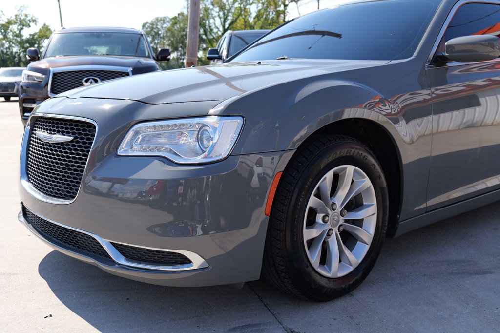 2019 Chrysler 300 Image 33