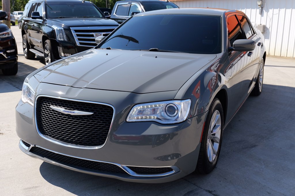 2019 Chrysler 300 Image 36