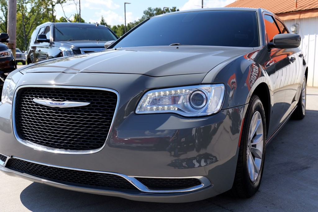 2019 Chrysler 300 Image 38