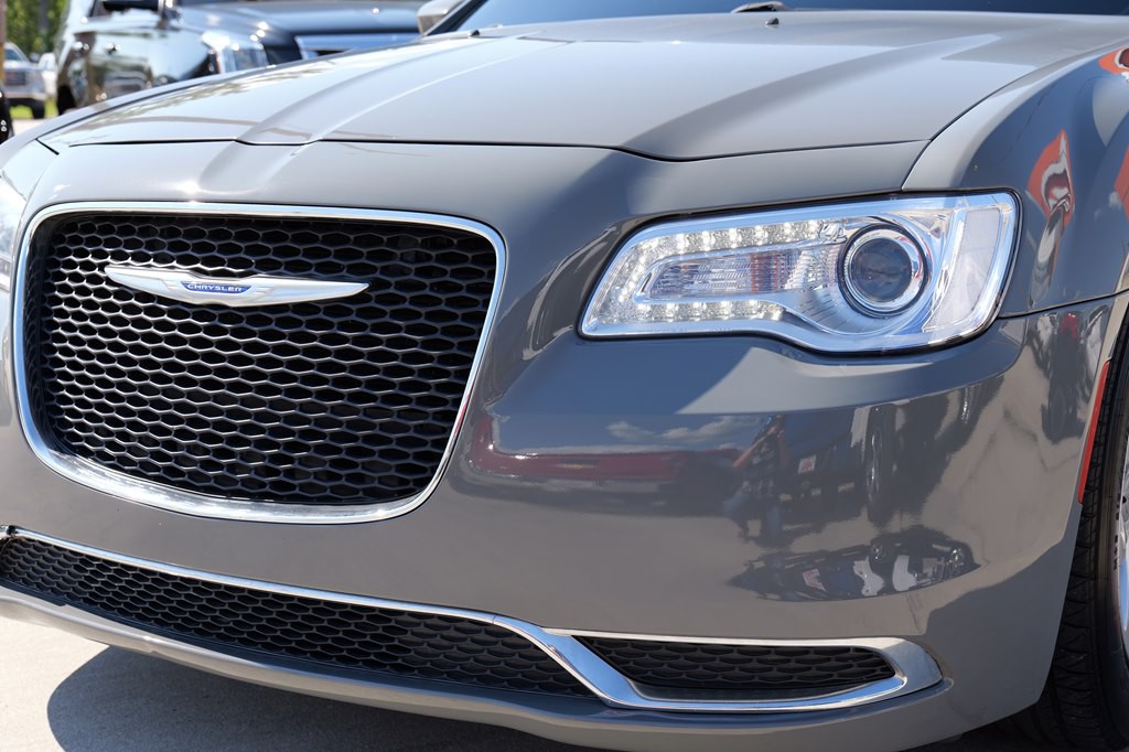2019 Chrysler 300 Image 40