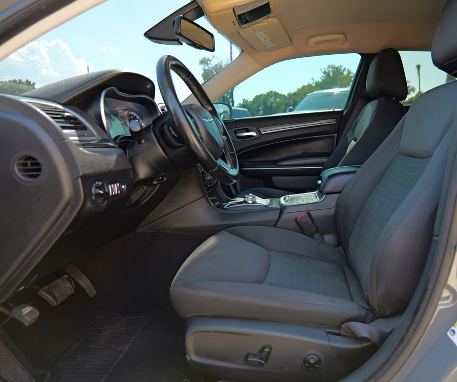 2019 Chrysler 300 Image 42