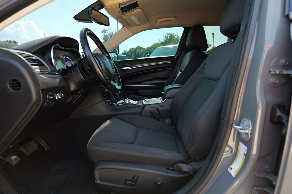 2019 Chrysler 300 Image 43