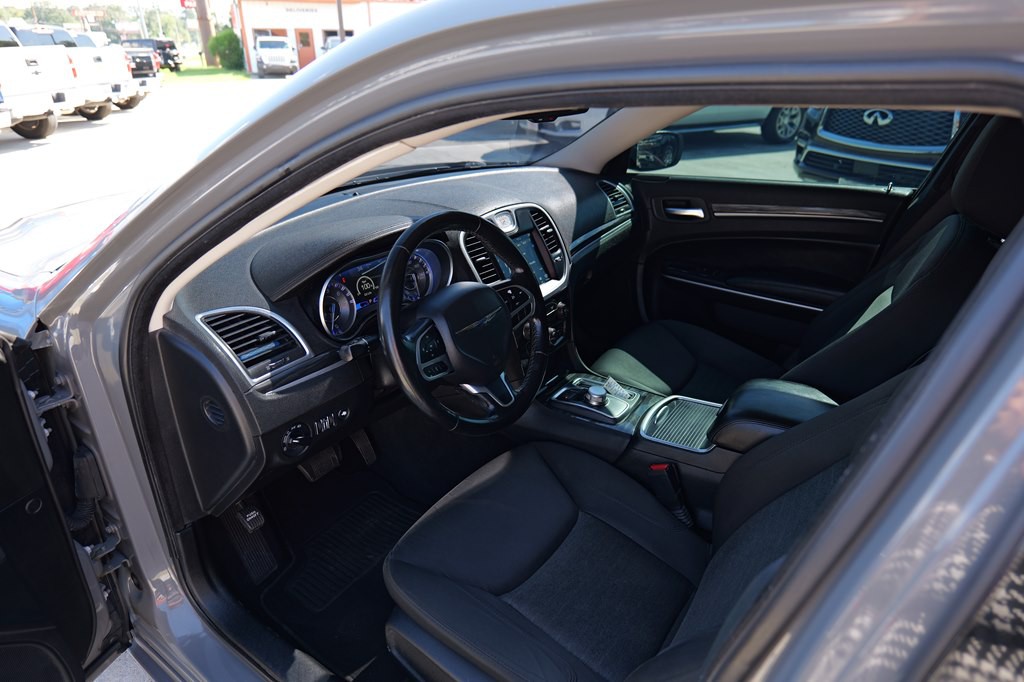 2019 Chrysler 300 Image 44
