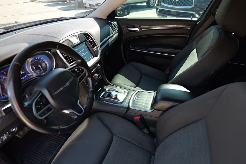 2019 Chrysler 300 Image 46
