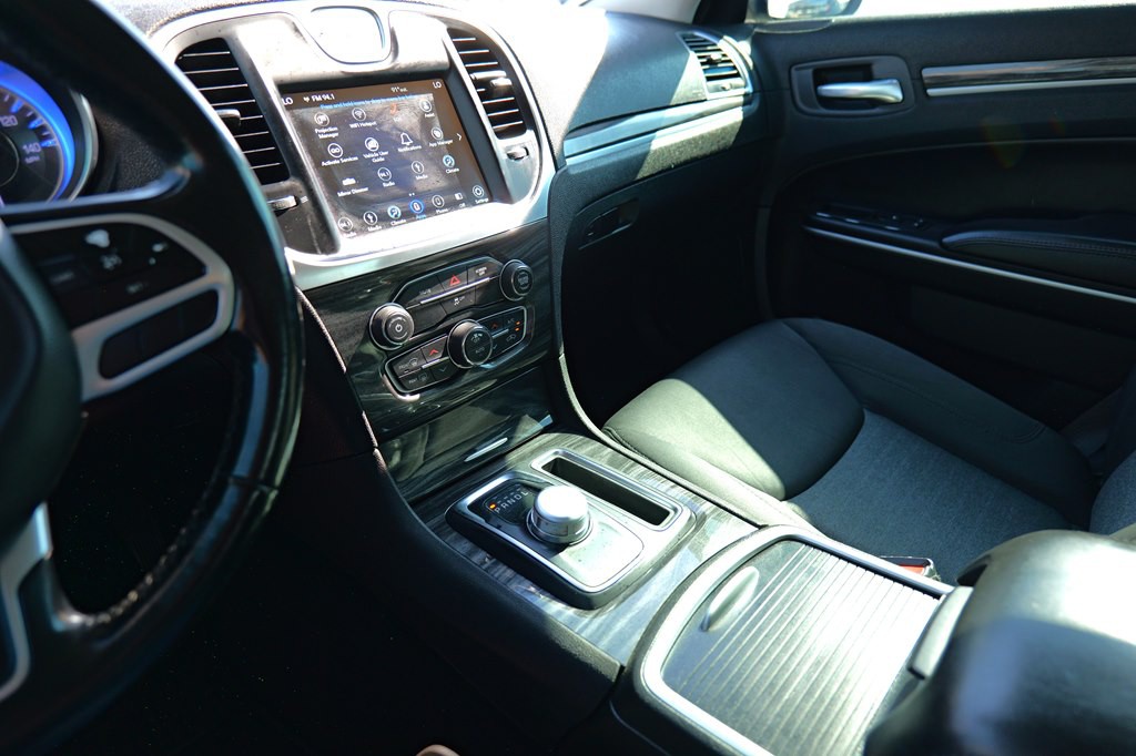 2019 Chrysler 300 Image 58