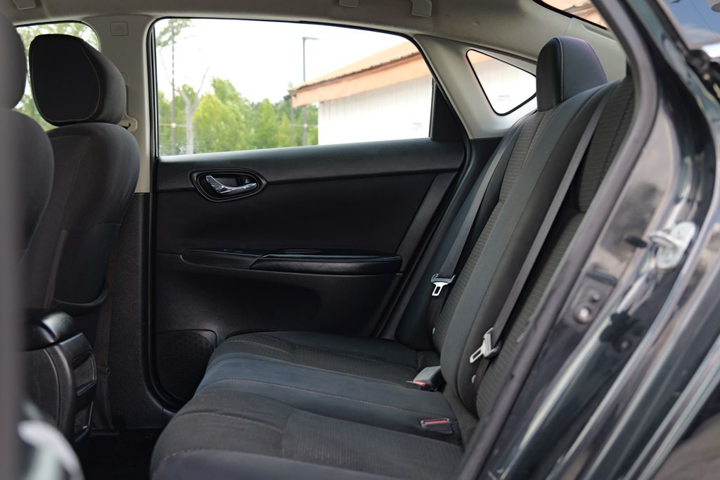 2016 Nissan Sentra Image 36