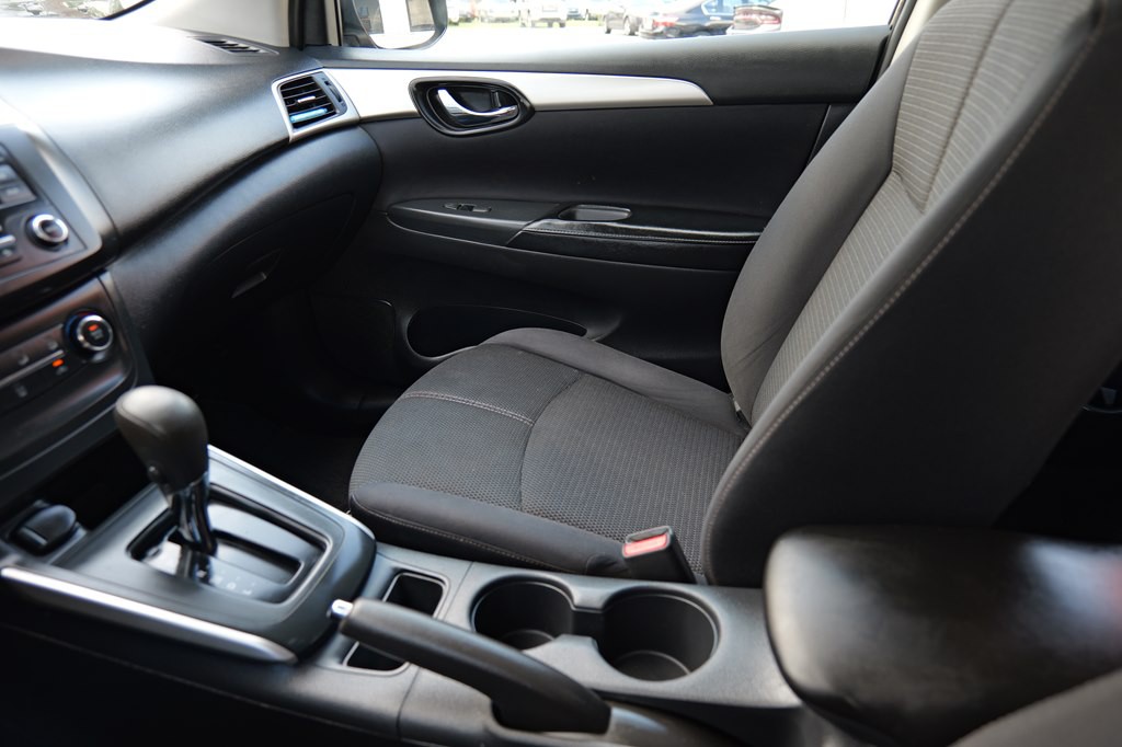 2016 Nissan Sentra Image 50