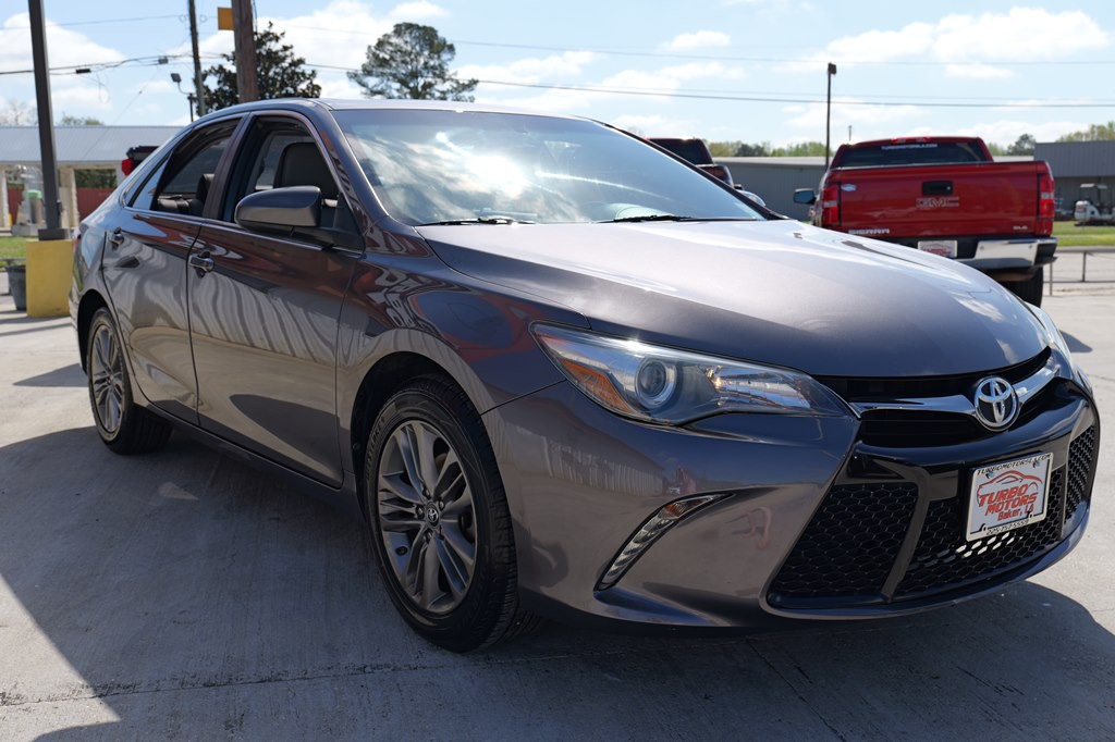 2017 Toyota Camry Image 5