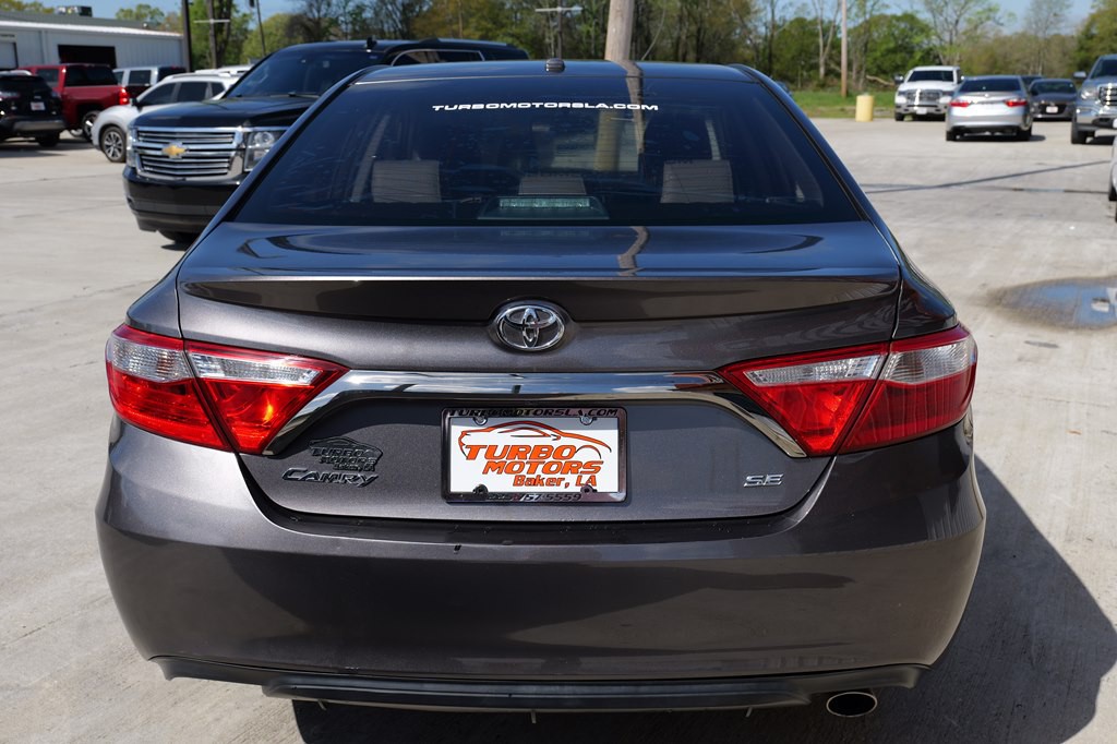 2017 Toyota Camry Image 10
