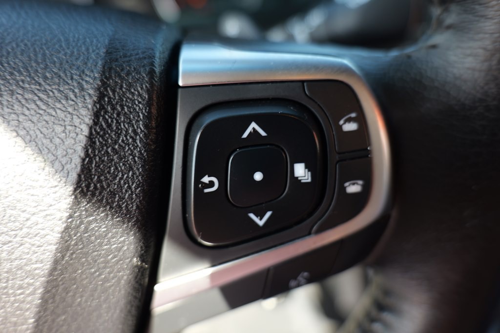 2017 Toyota Camry Image 19