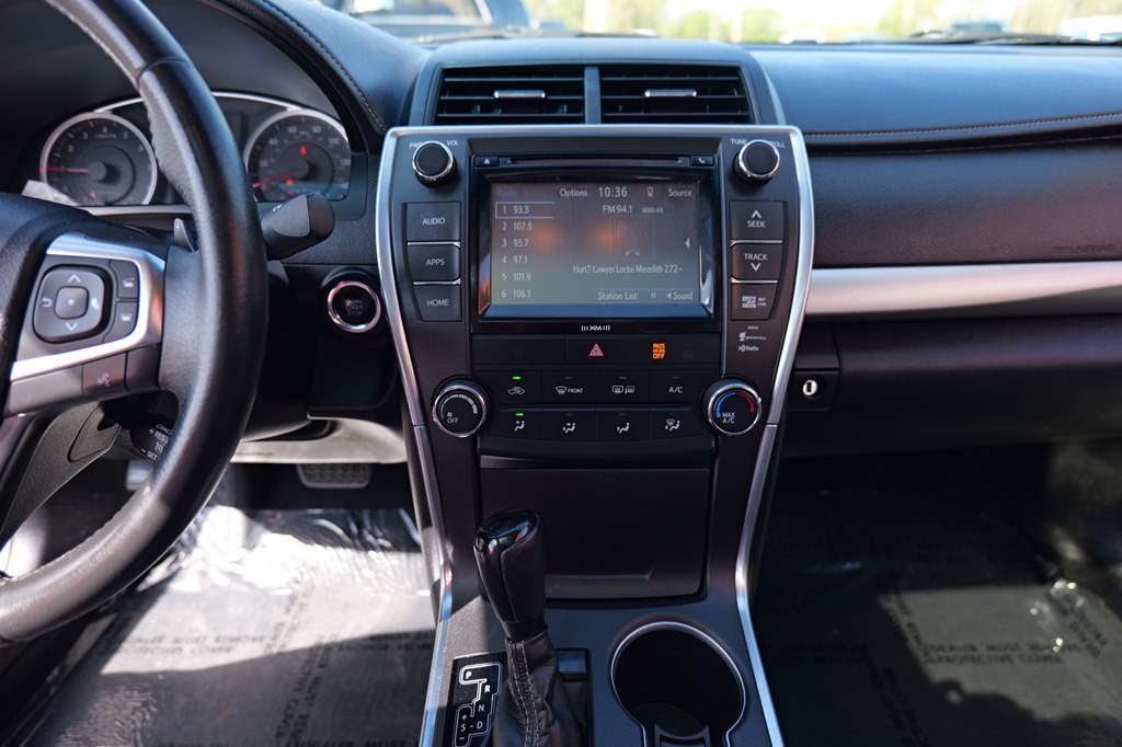 2017 Toyota Camry Image 24