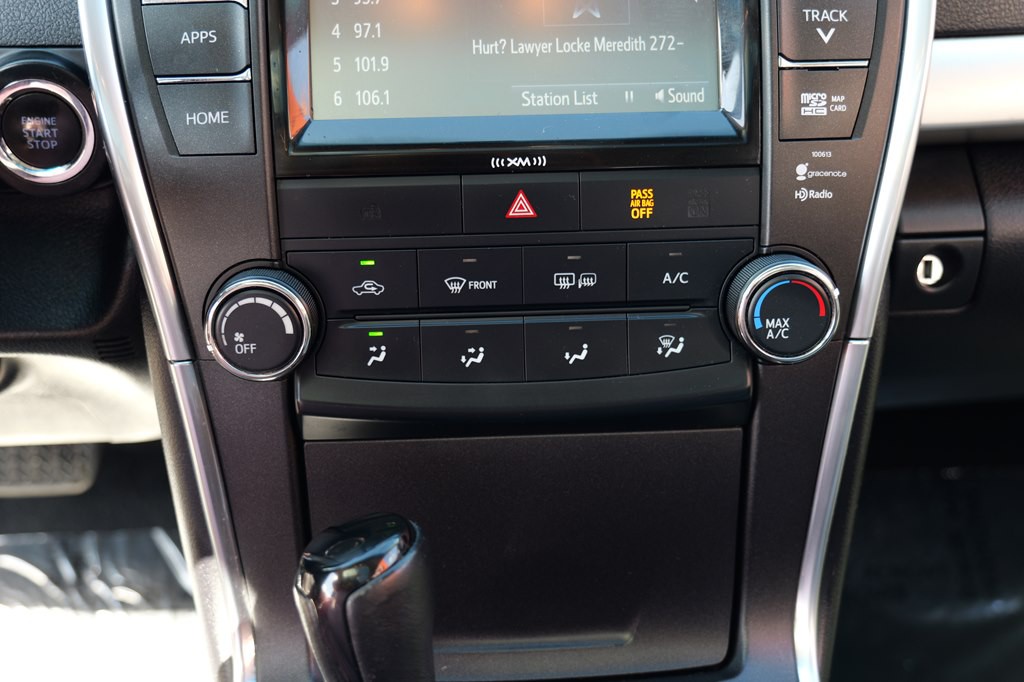 2017 Toyota Camry Image 26